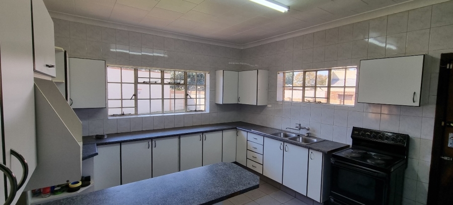 5 Bedroom Property for Sale in Parys Free State